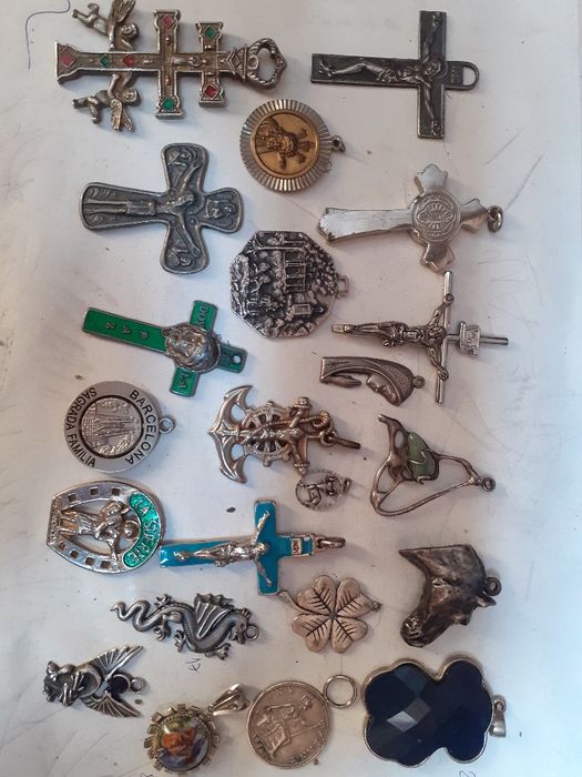 Lot cruciulite si pandantive