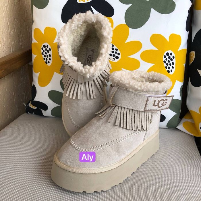 Ghete ugg gri de iarna