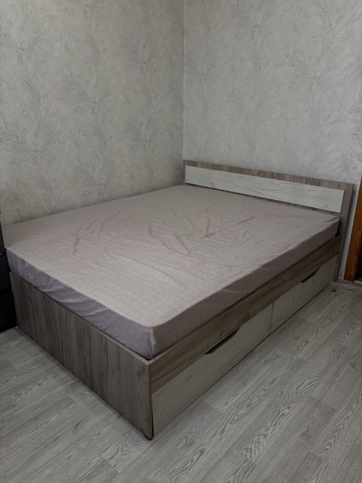 Двух спальная кровать