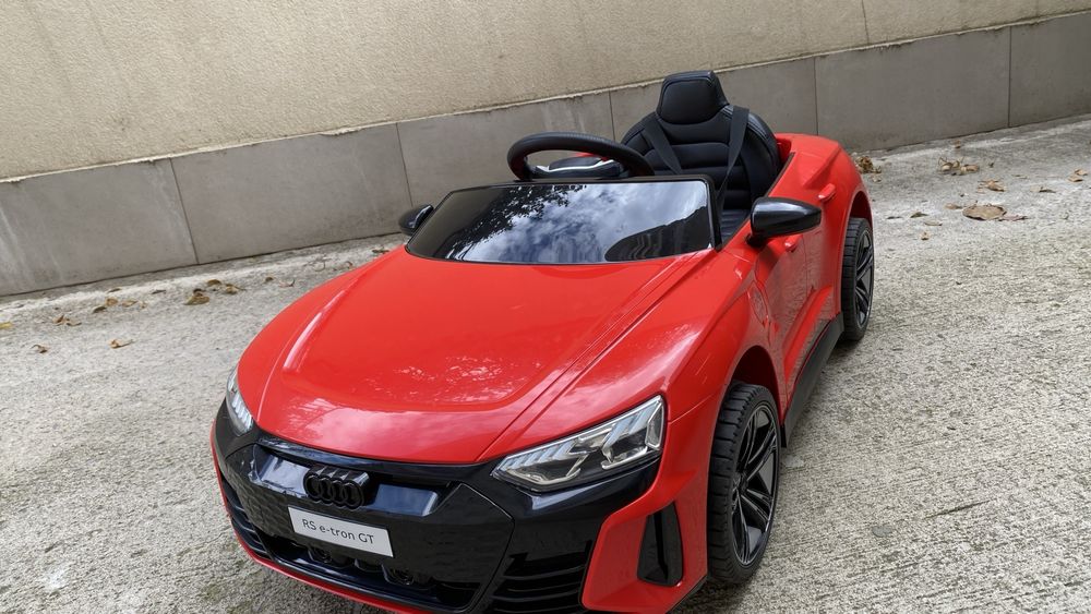 Акумулаторна кола Audi RS e-tron Червена