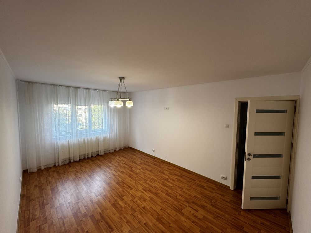 Apartament cu 3 camere, str Take Ionescu