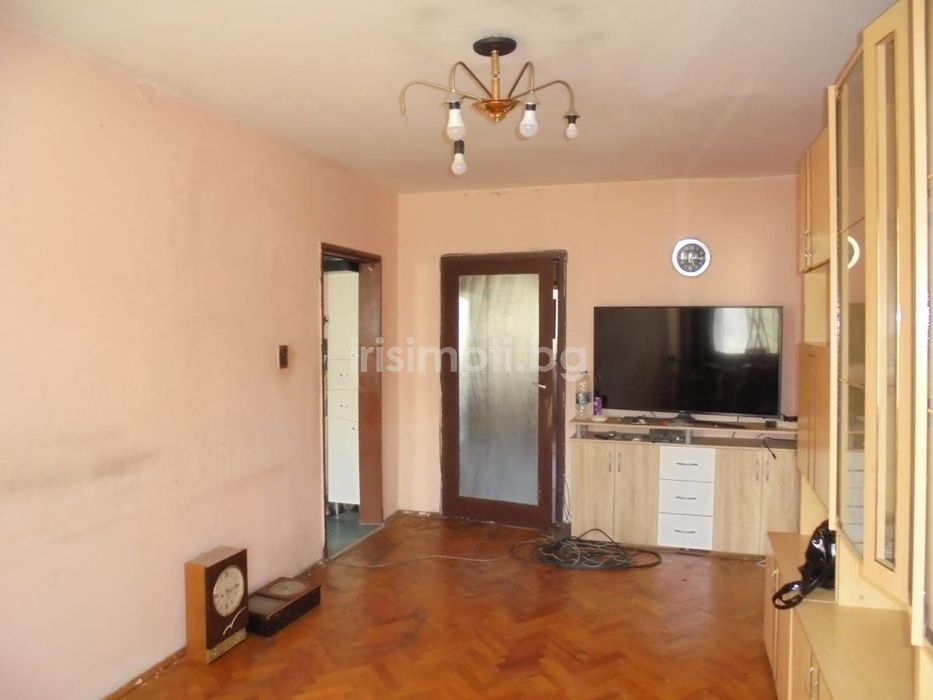 Продава се Тристаен апартамент в София, Бъкстон - 77 кв.м за 2338 €/кв.м - Снимка #2