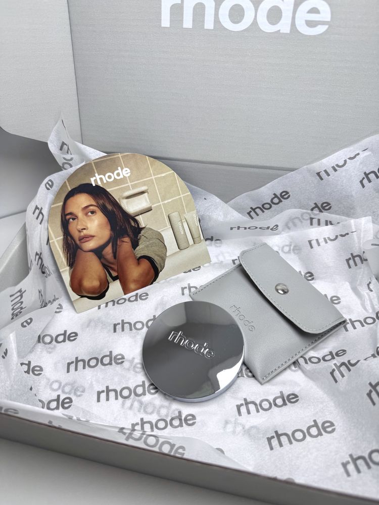 Rhode Mirror Оригинално метално огледалце Rhode от Hailey Bieber
