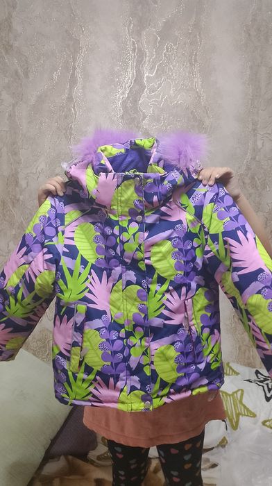Продам зимнюю куртку на девочку