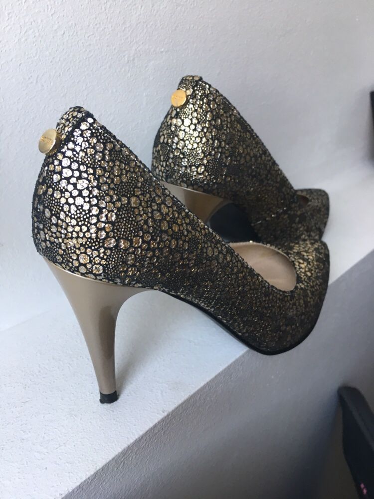 Pantofi de piele