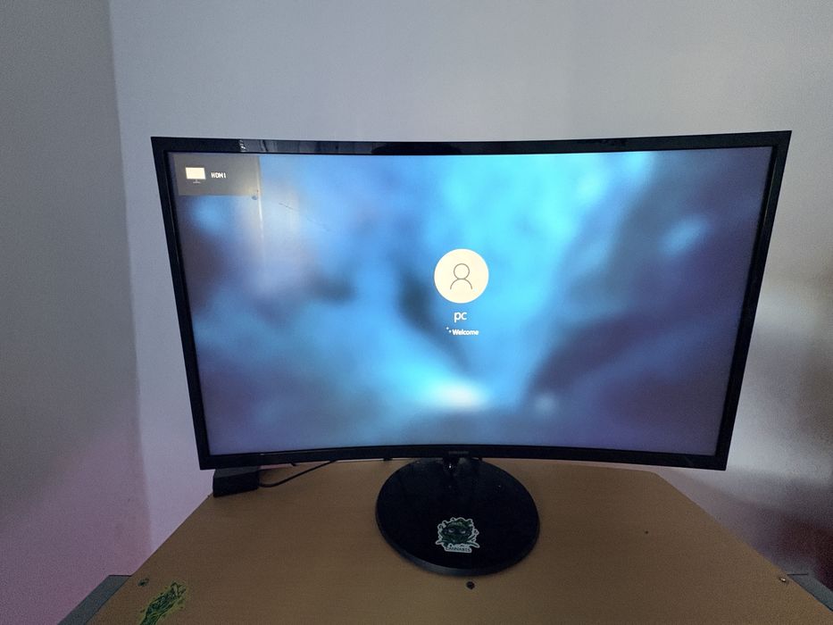 Vand monitor Samsung Curbat