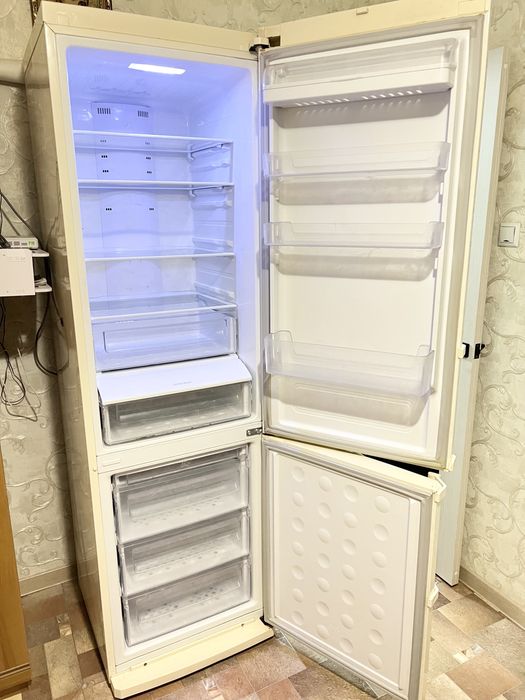 Продам Холодильник Samsung