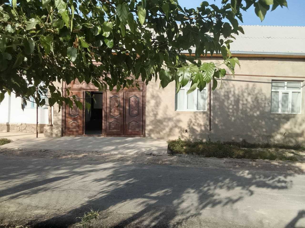 Toshken viloyat Chinoiz tumanida uy sotiladi
