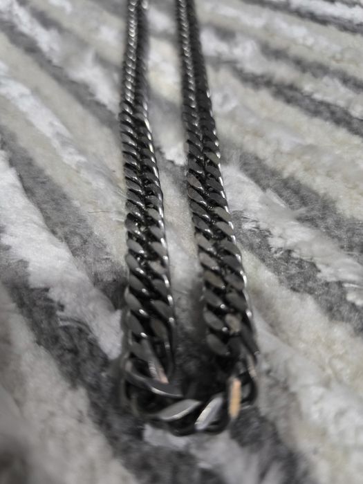 Трос ,цепочка на шею(смотрится очень стильно)