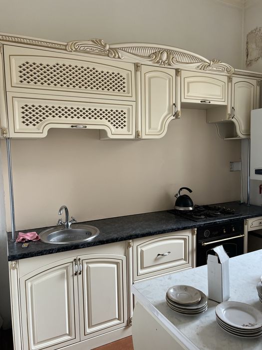 Кухонный гарнитур небольшой, аккуратный