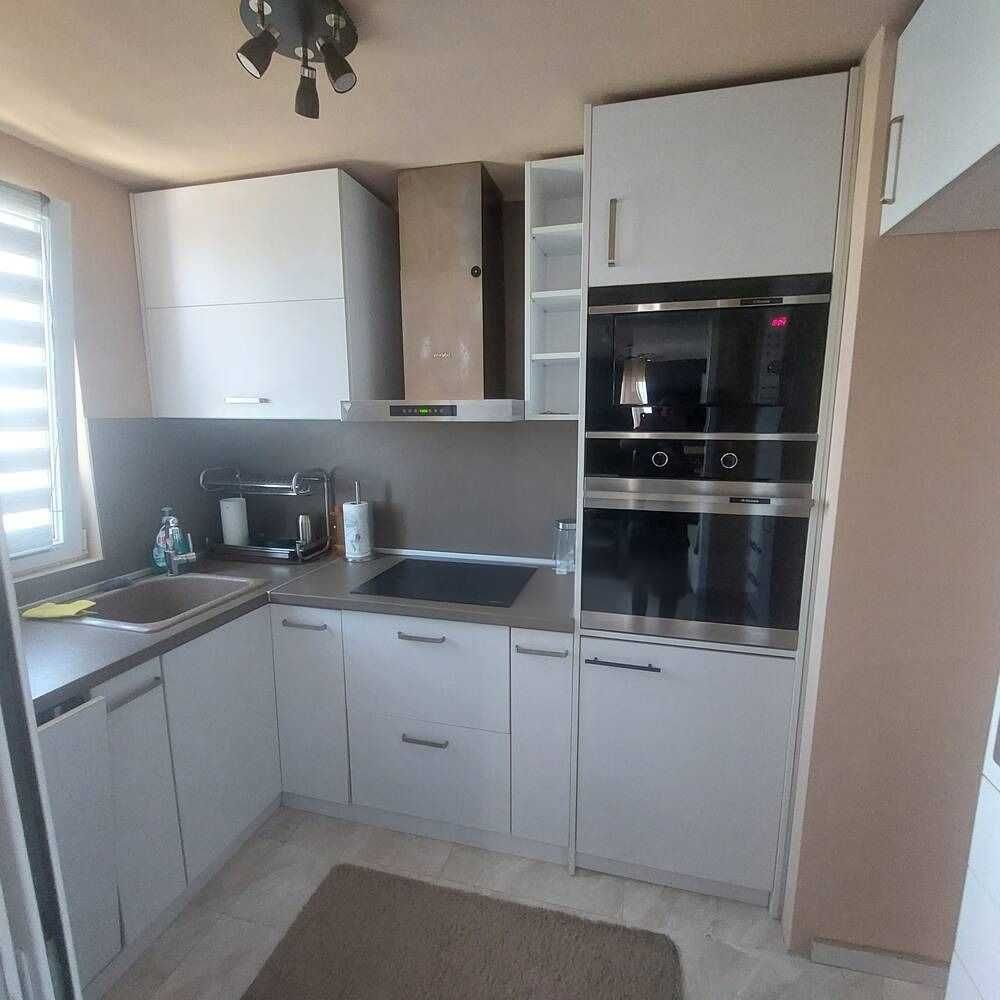 Двустаен апартамент на комуникативно място в Славейков, гр. Бургас