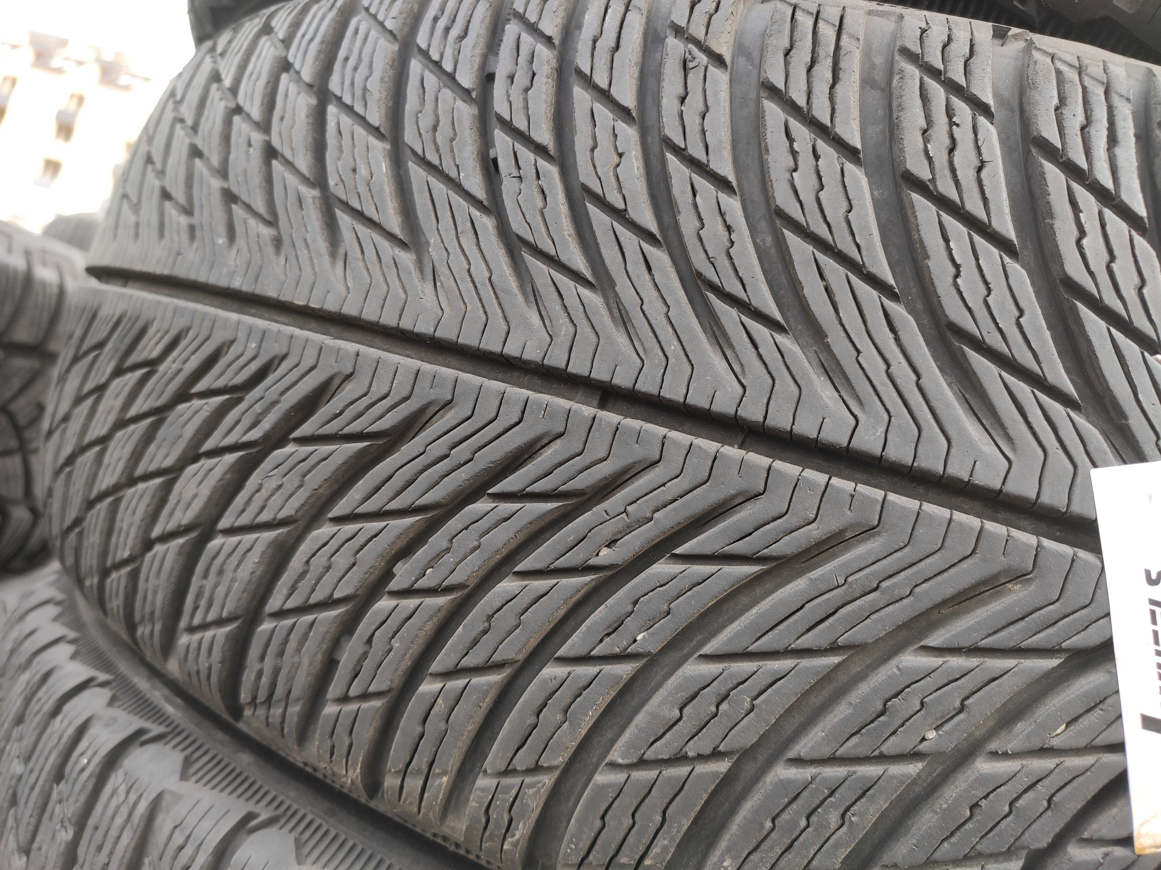 4бр Зимни гуми 235 60 18 - Michelin