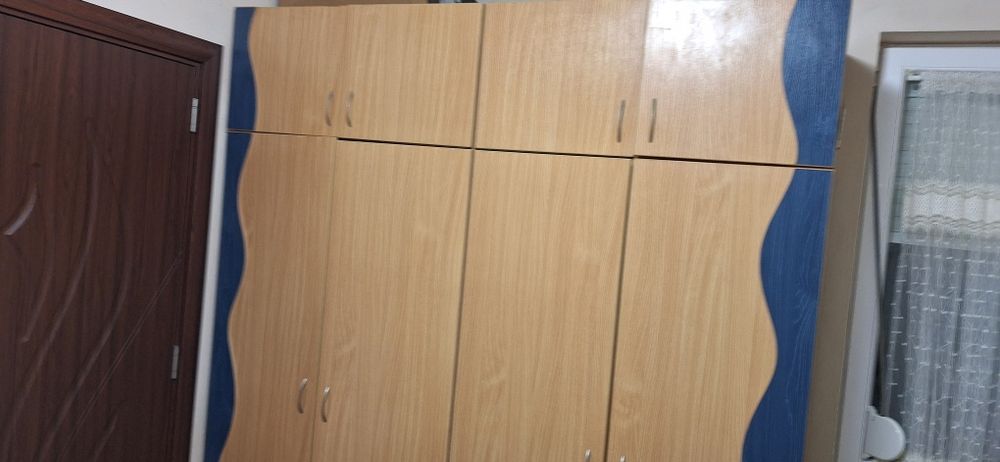 Гардероб с надстройка