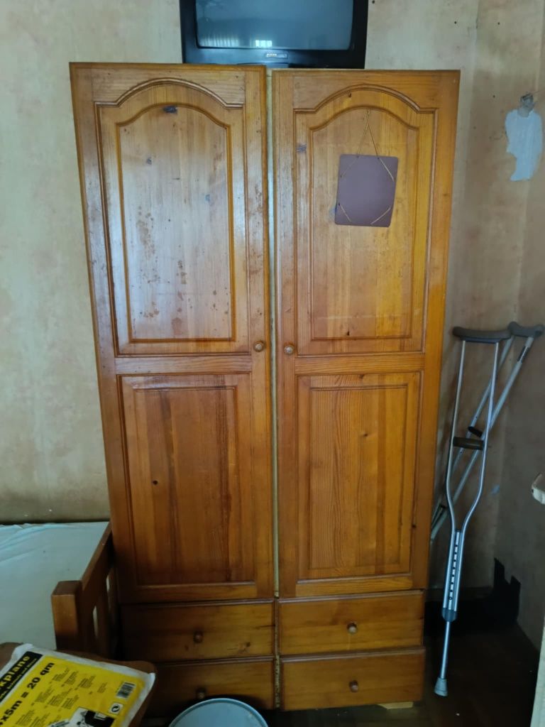 Мебели от масив, чам