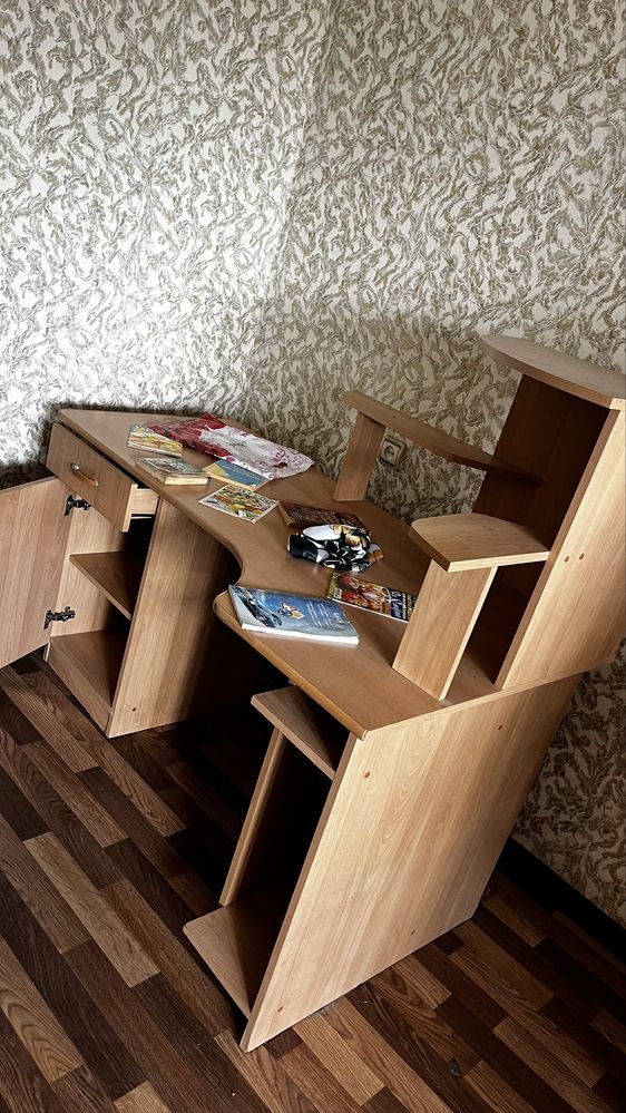 Стол , компьютерный стол