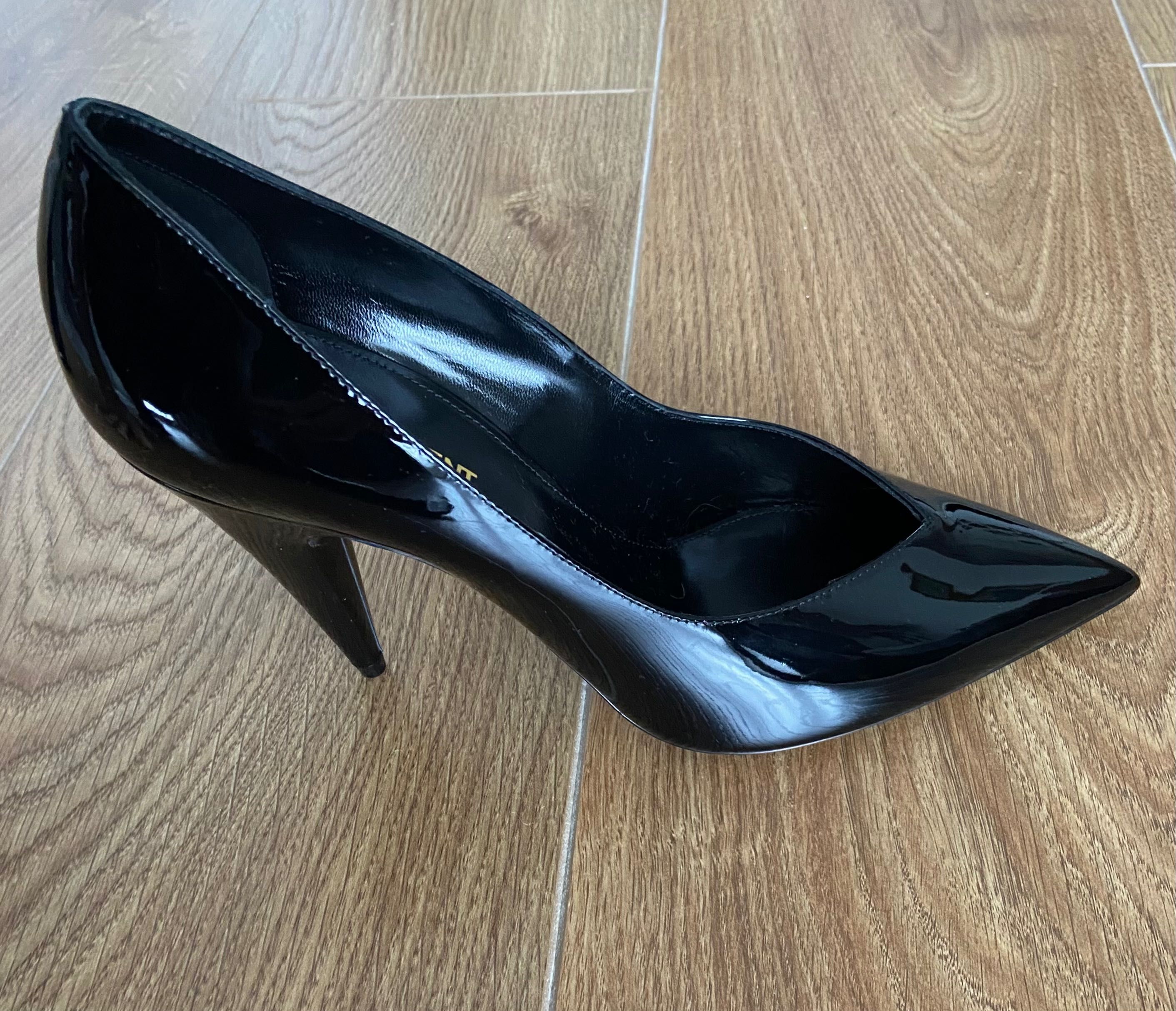 Pantofi Yves Saint Laurent