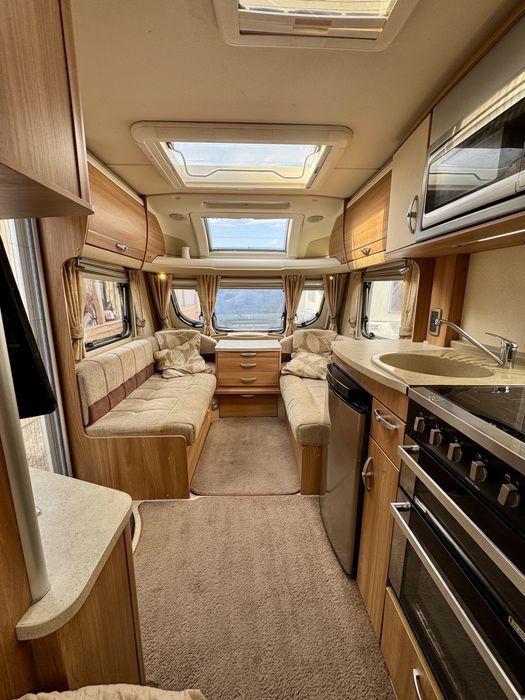 Vând sau Schimb Rulota SWIFT CONQUEROR 570 An 2011 Înmatriculata in Ro