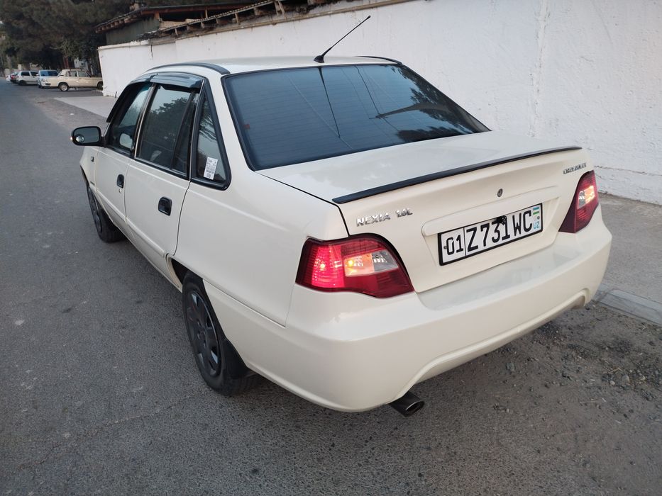 Nexia 2 sotiladi 1.6 Donc