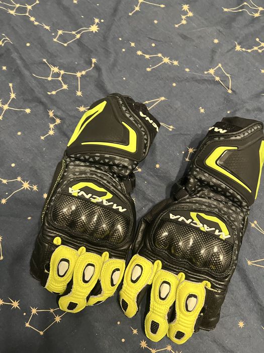 Costum moto piele Macna Voltage si manusi Macna Track R