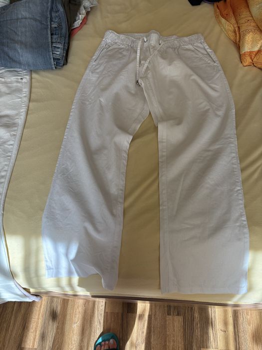 Продавам бели дънки и панталон