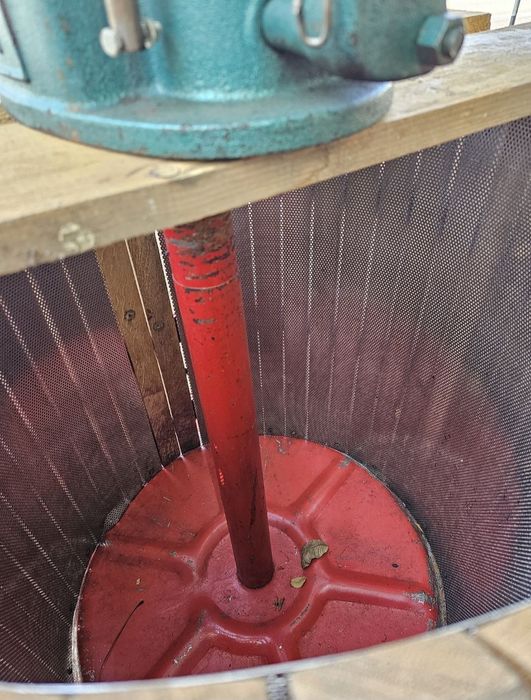 Teasc/Presă de struguri