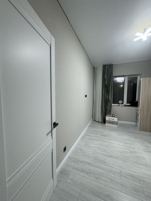 Поклейка обоев . Ремонт под ключ