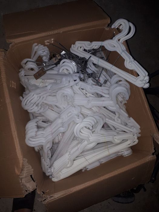 Продаются вешалки