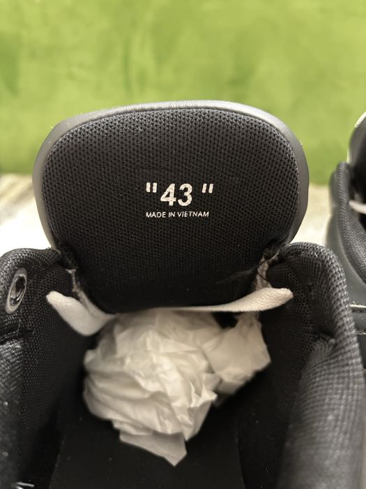 Off White Out of Office, noi 43