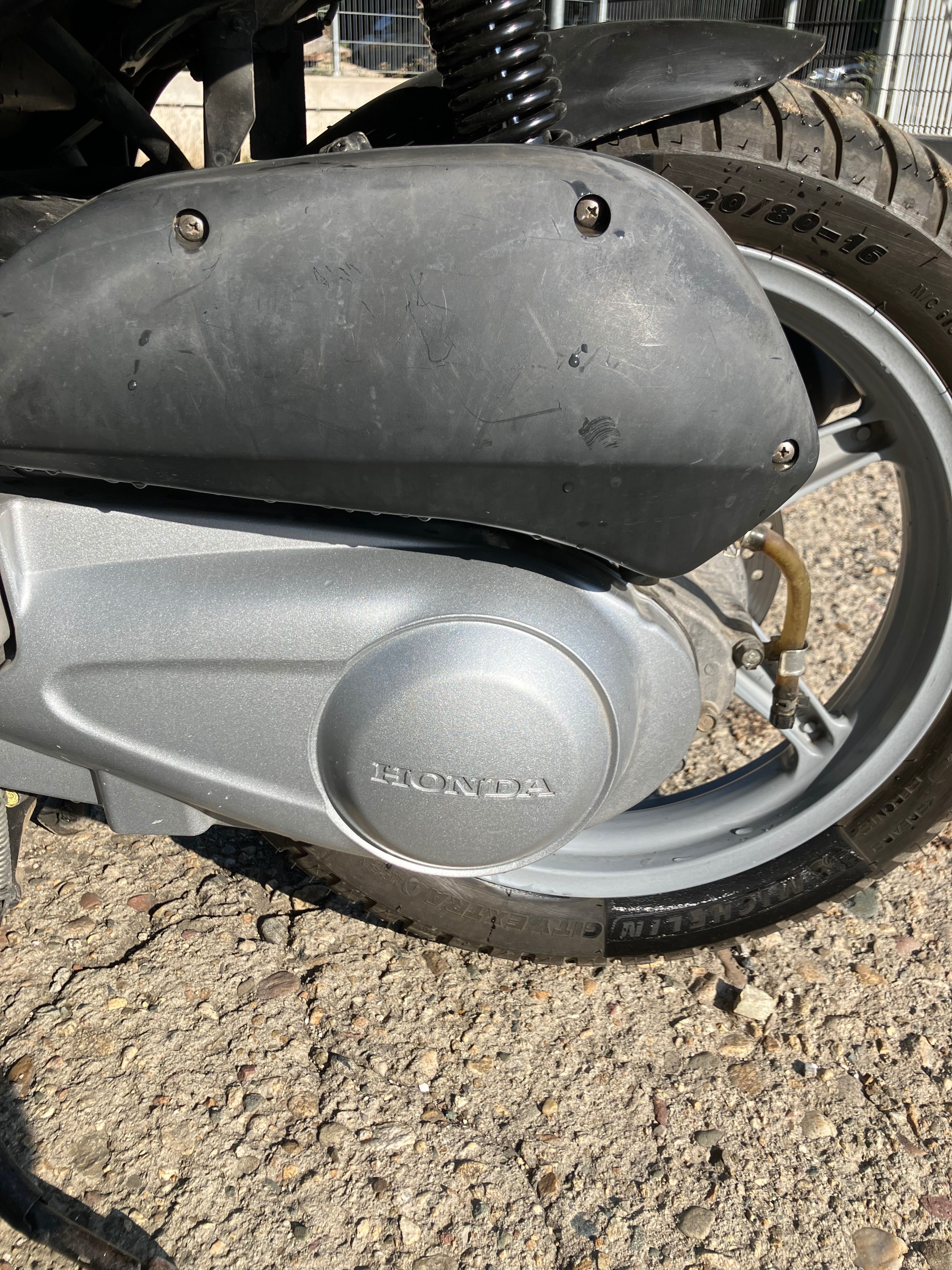 Продавам скутер Хонда