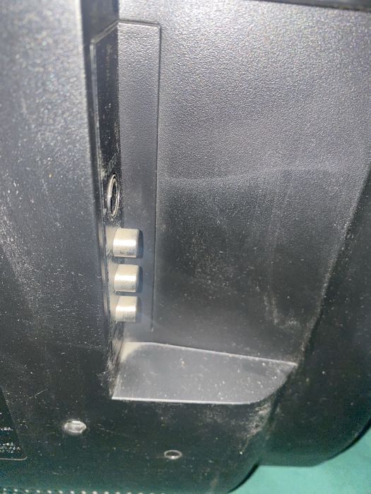 Plasma LG functionala,latime 63 cm ,lungime 92 cm,are toate cablurile