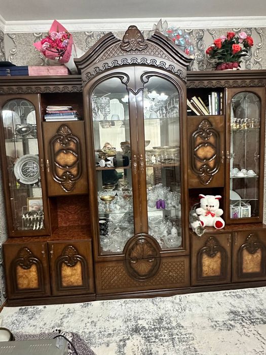 Germanskiy stenka alo holda turibdi