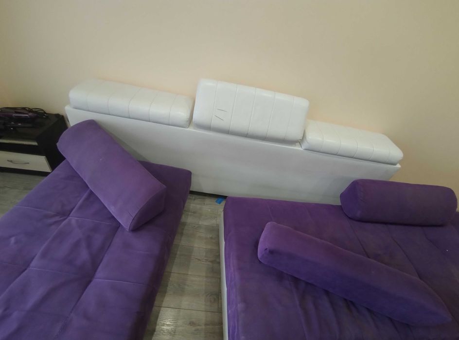 Ъглов диван в лилав цвят