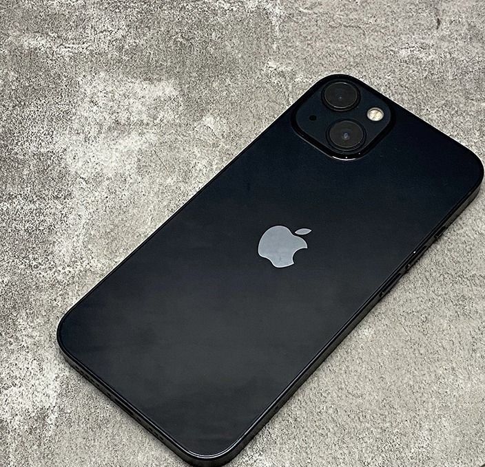 Продам iPhone 13 в хорошем состоянии