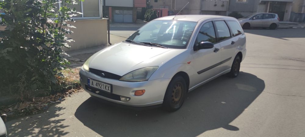 Форд фокус 2000 год, 1,6 бензин, 346000км, без ръжда, ford focus