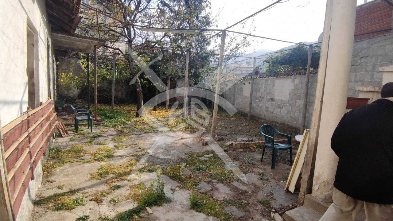 Продава се Къща в Кричим - 274 кв.м за 274 €/кв.м - Снимка #4