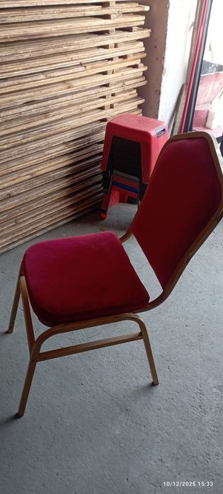 Stul 150mingdan sotiladi