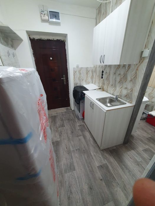 Închiriez cameră camin (Garsonieră)