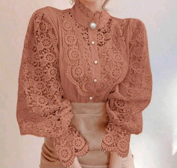 Елегантна дамска блуза