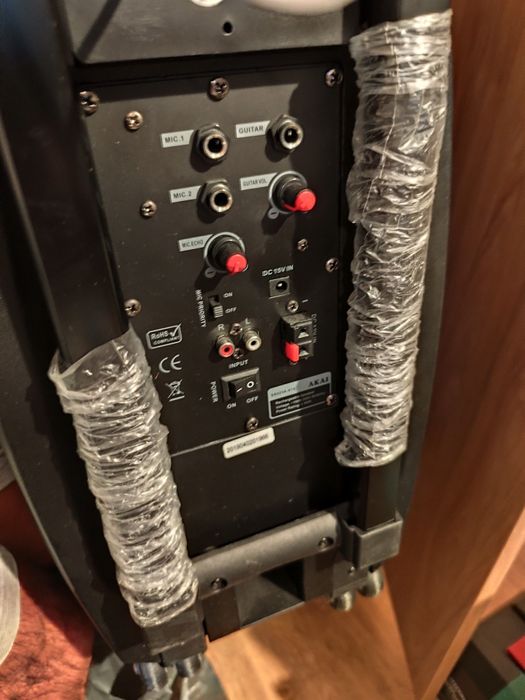 Vând boxa portabila Akai 50w