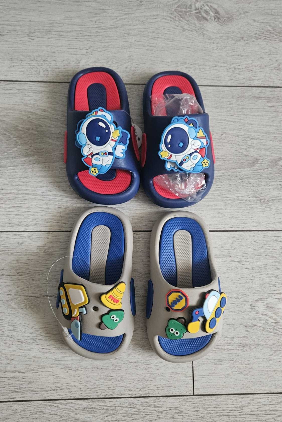 Papuci,marime 24-25, lungimea interioara 16 cm.