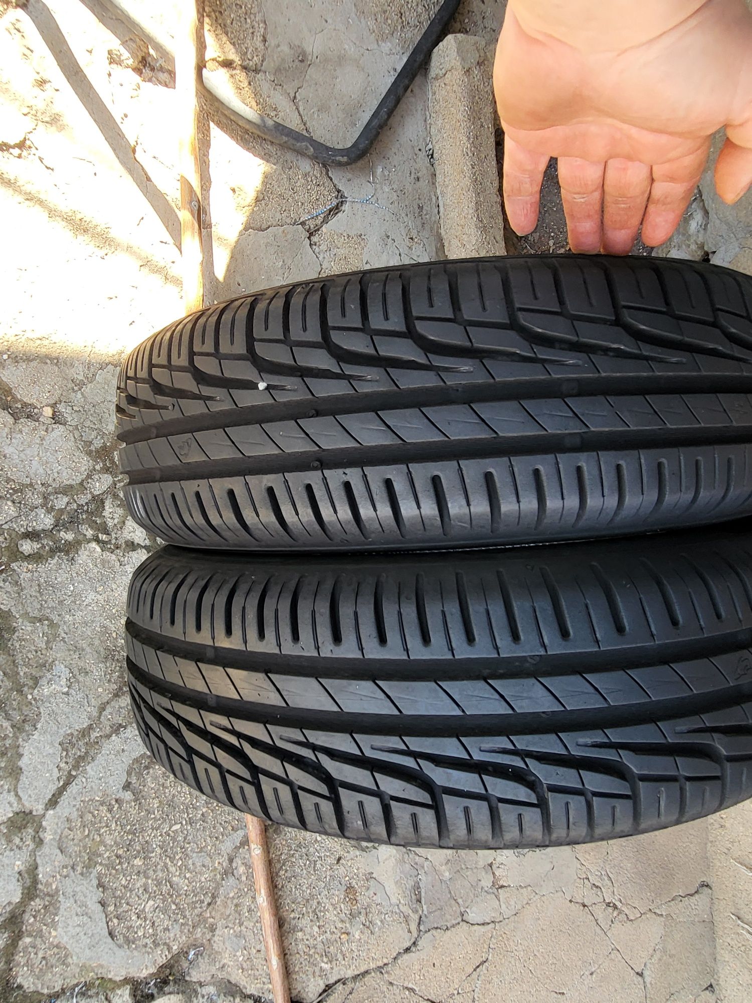 2бр 175/65/15унироял като нови 22г