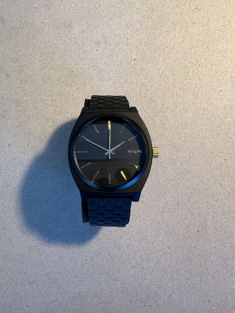 Nixon Time Teller Часовник