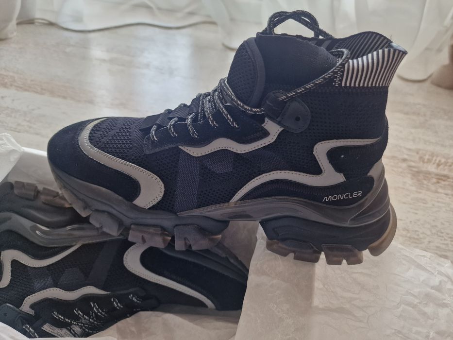 Moncler leave no trace