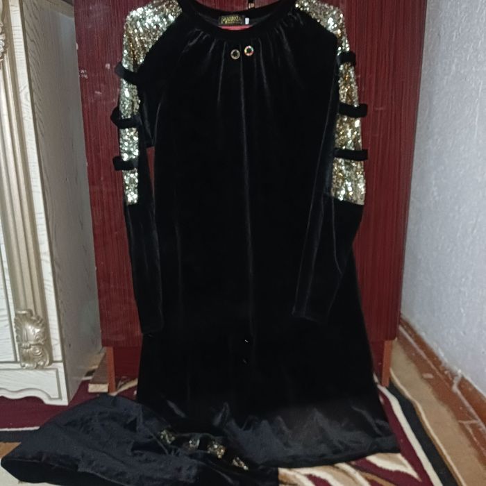 Kiyimlarim bor arzonga beraman yangi zamonaviy hammasi tel qilib toliq