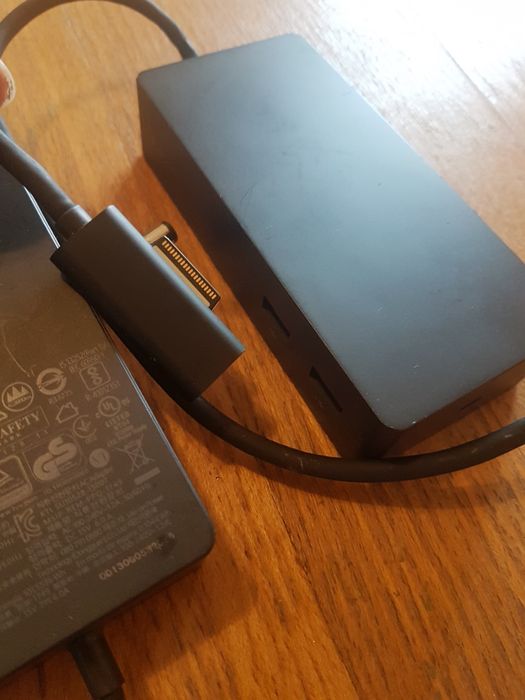 Microsoft Surface Pro Dock 1661 + Incarcator