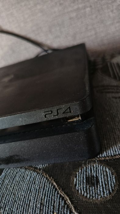 PlayStation 4 Slim 1TB Срочно