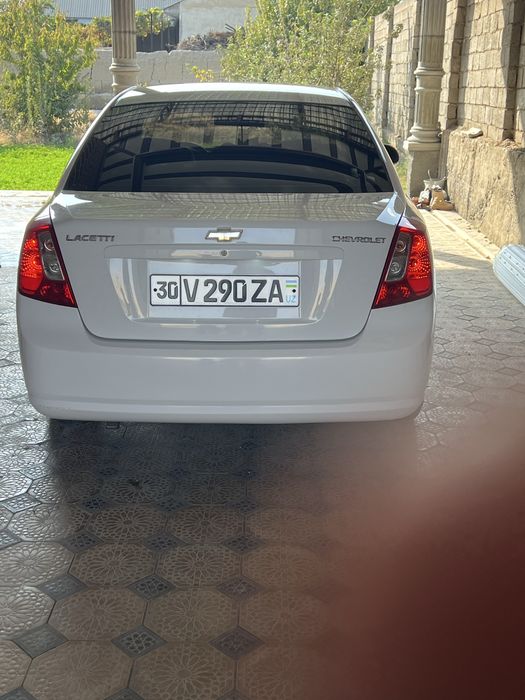 Lasetti sotiladi, 2012 yili,narxi 7000 taqalgani, aybi ozgina petnosi