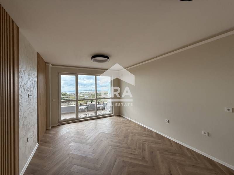 Тристаен, завършен до ключ, югоизточен апартамент за продажба, с морск