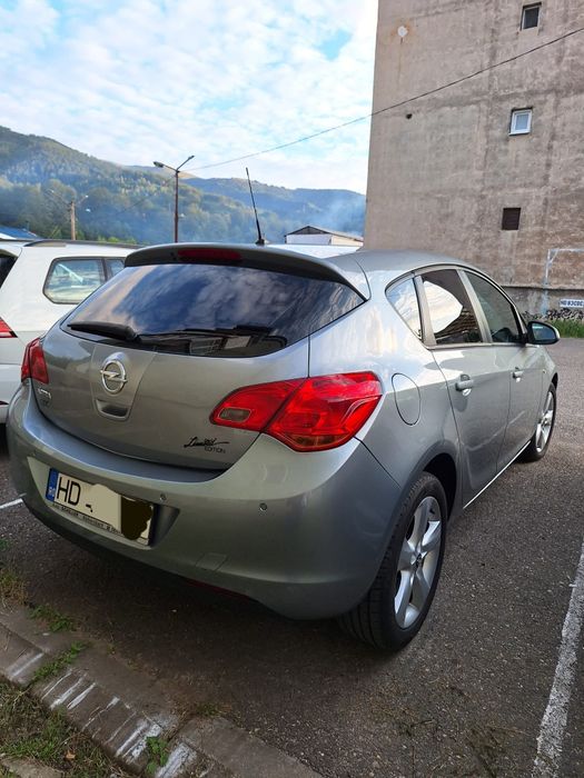 Opel astra j ,mașină de oraș