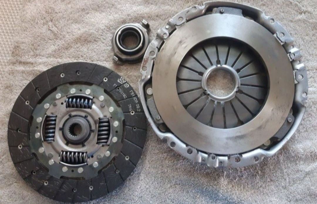 Kit Ambreiaj Compatibilitatea cu autoturisme detali în descriere